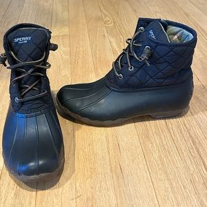 Get ready for fall with these barely worn waterproof, black Sperry duck boots.